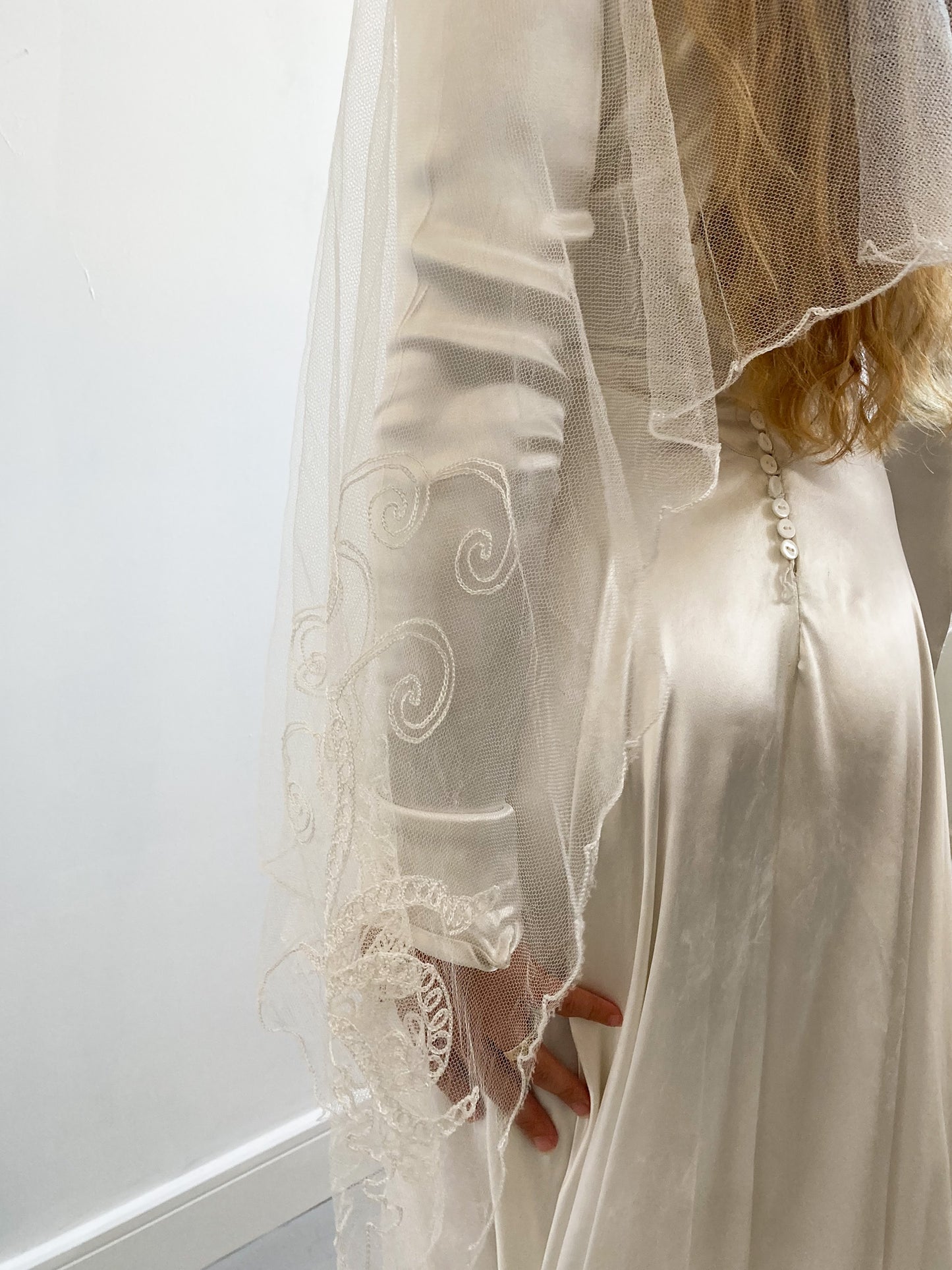 1940s Fine Tulle Veil with Bow Embroidery
