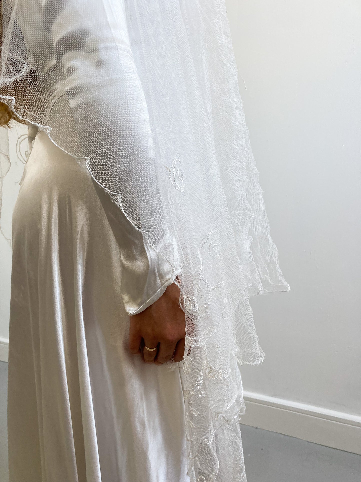 1940s Fine Tulle Veil with Bow Embroidery