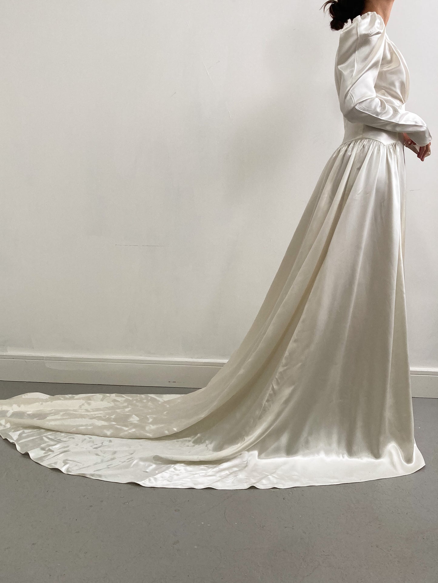 1940s Sweetheart Puff Sleeve Satin Wedding Gown with Train