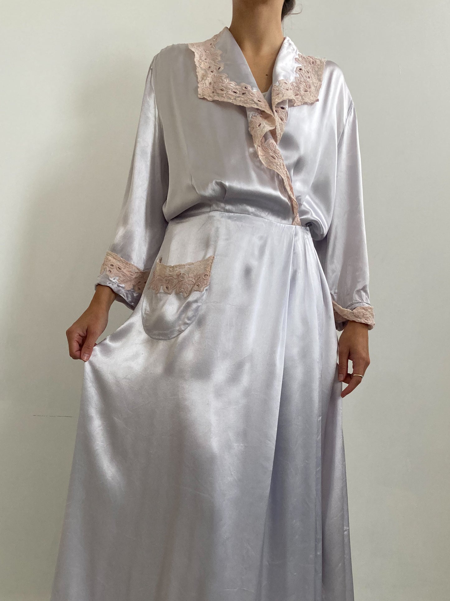 1940s Lilac Satin Robe with Oversized Collar & Lace Trims