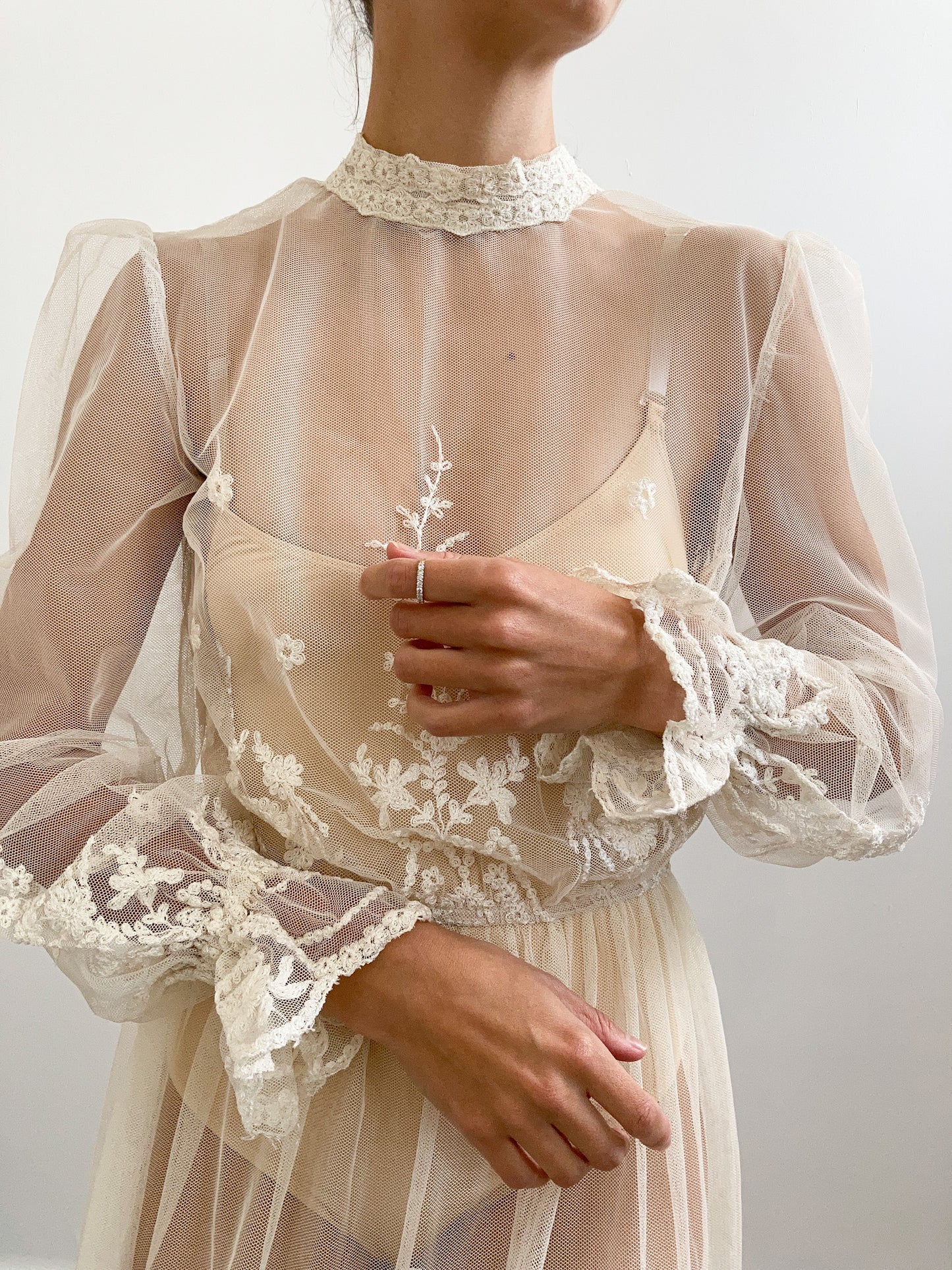 Vintage Sheer Net Wedding Dress with Flower Embroidery