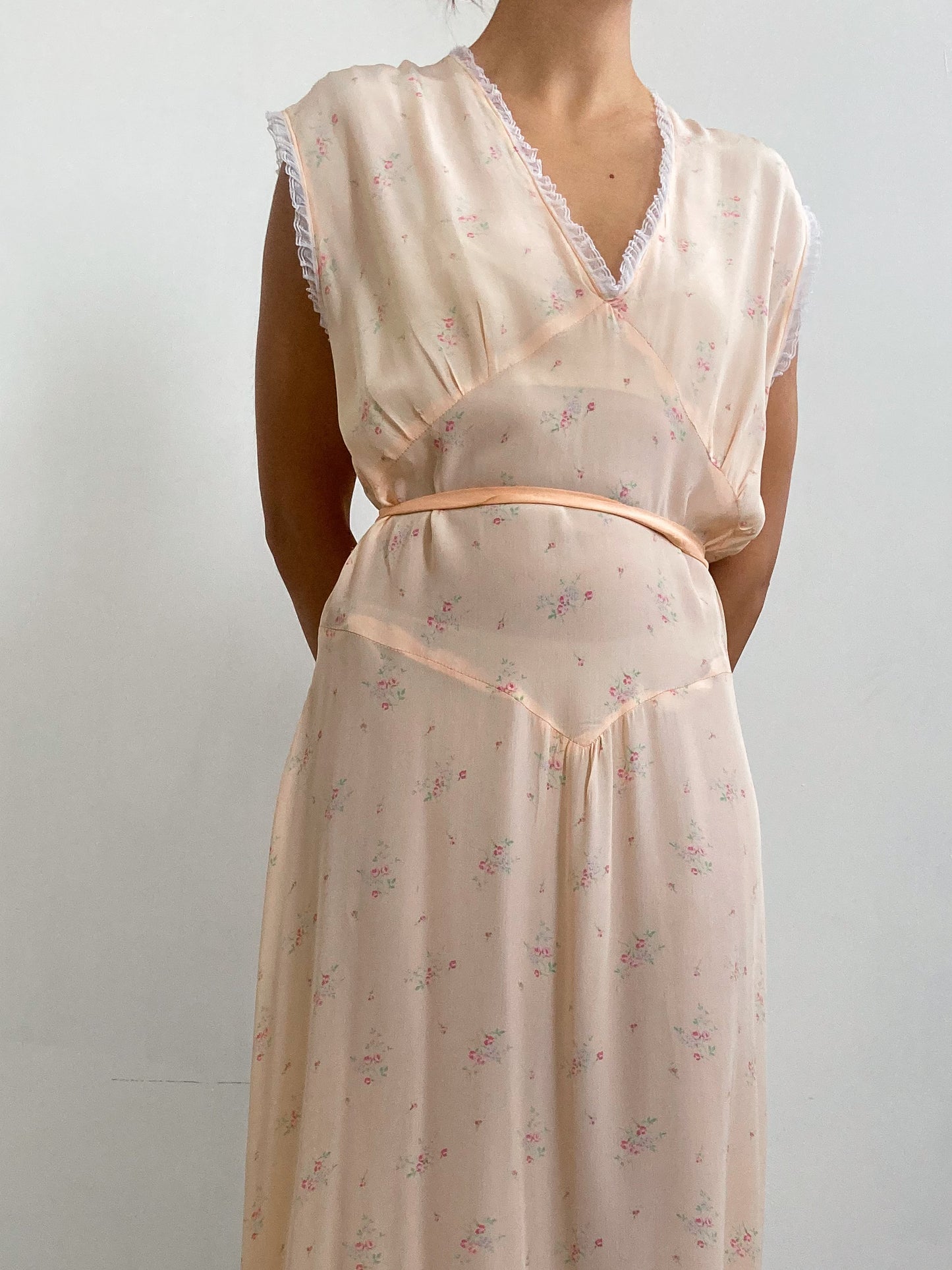 1940s Ditsy Peach Gown with Lace Trim