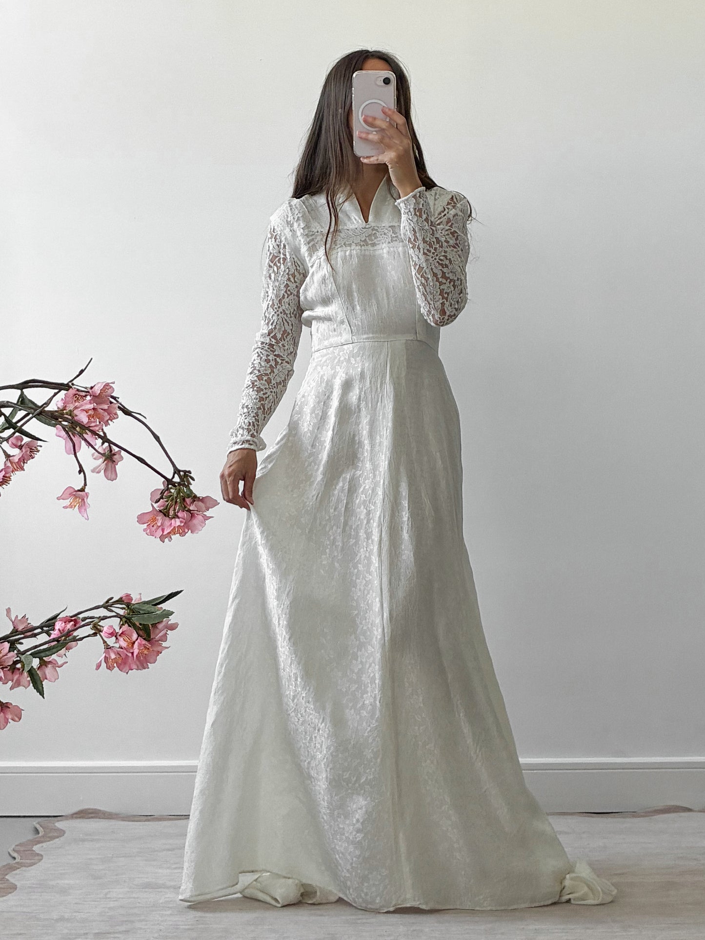 1940s Ivory Jacquard And Lace Dress With Puddle Train