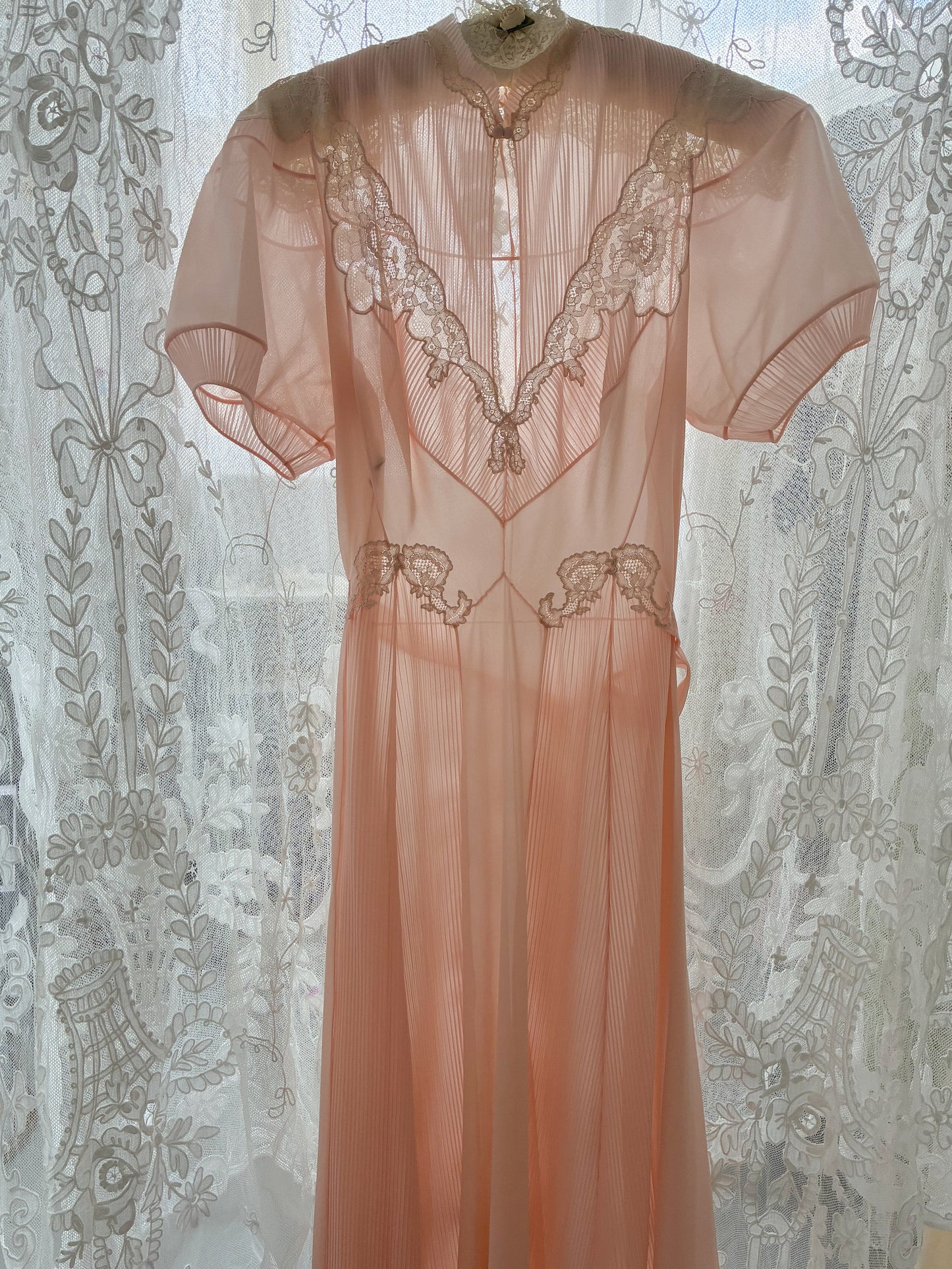 1950s Sheer Peach Nightgown With Lace Detail M