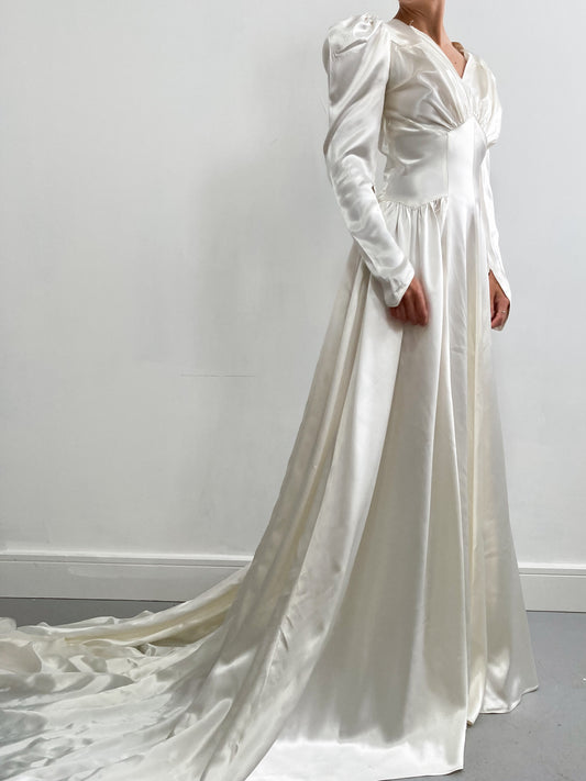 1940s Sweetheart Puff Sleeve Satin Wedding Gown with Train