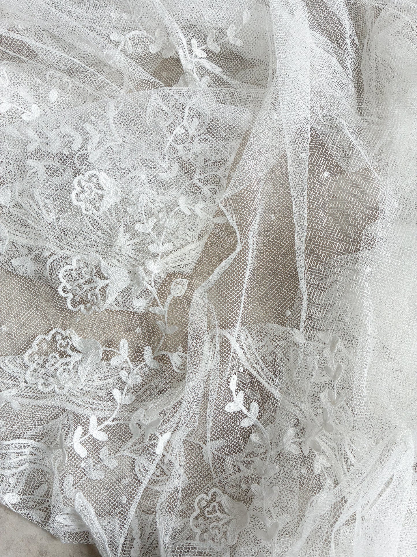 Antique Fingertip Veil In Spotted Floral Tambour Lace