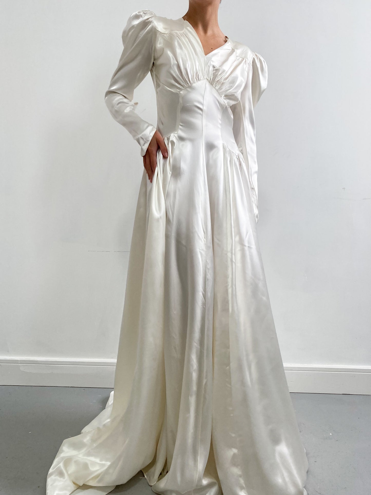 1940s Sweetheart Puff Sleeve Satin Wedding Gown with Train