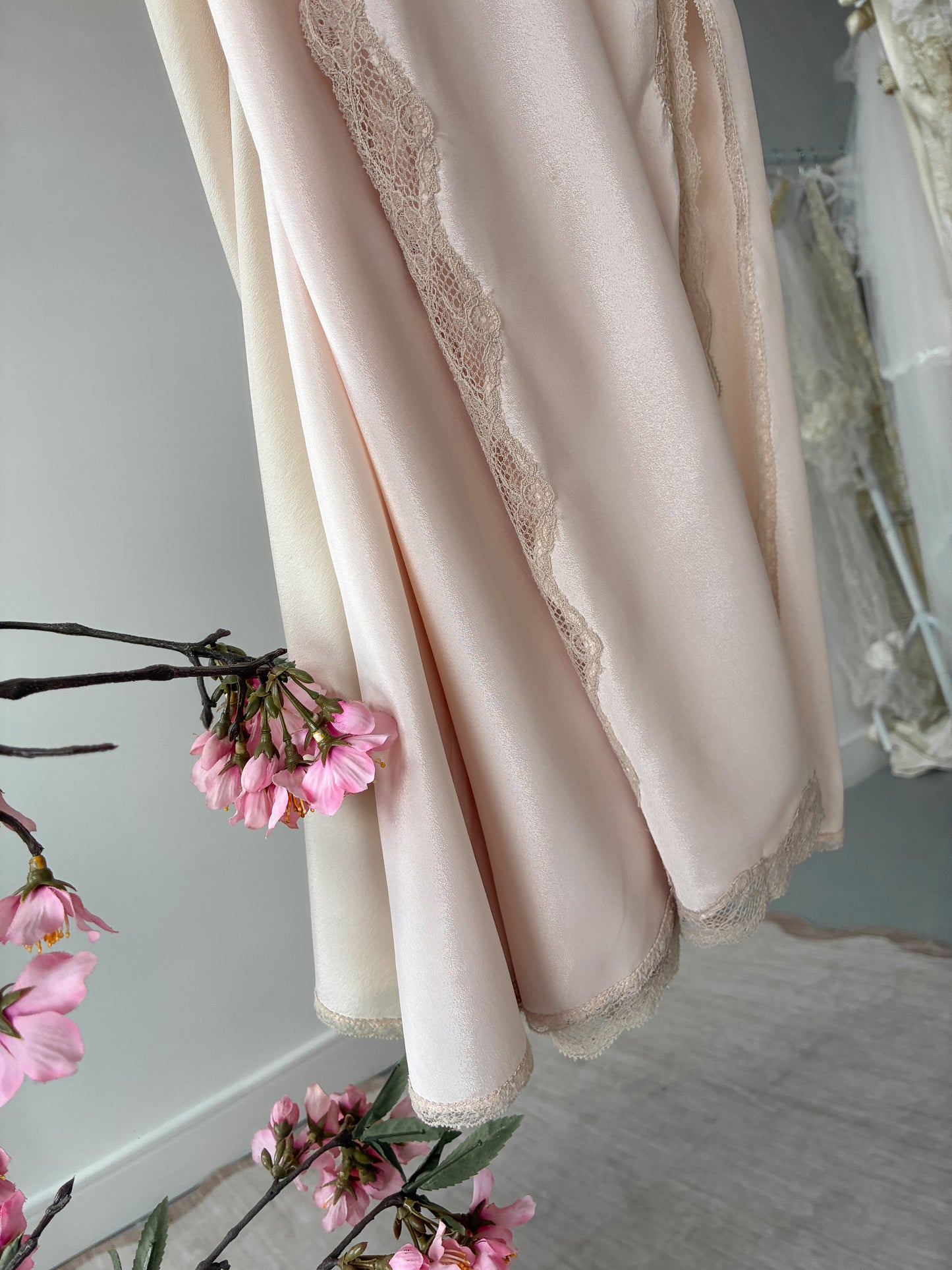 1970s Powder Pink Slip With Lace L