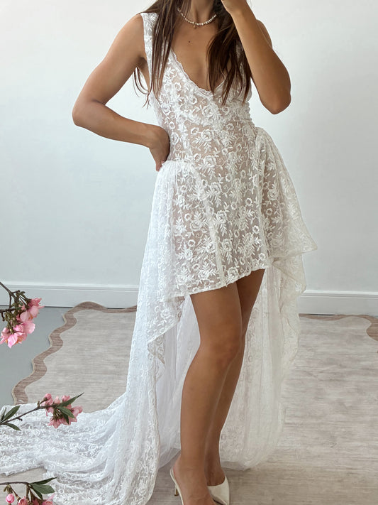 1940s Reimagined High-Low Floral Lace Dress With Net Veil Train M L
