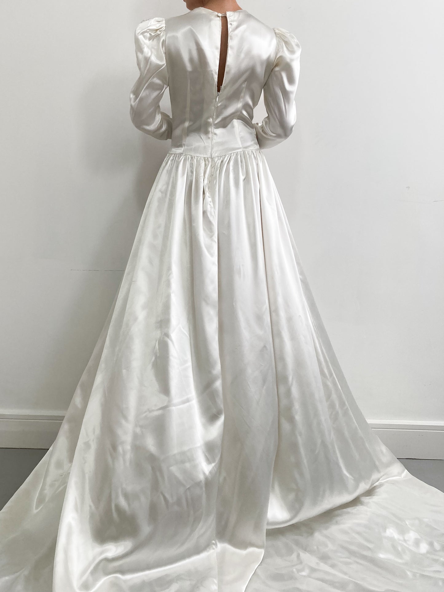 1940s Sweetheart Puff Sleeve Satin Wedding Gown with Train