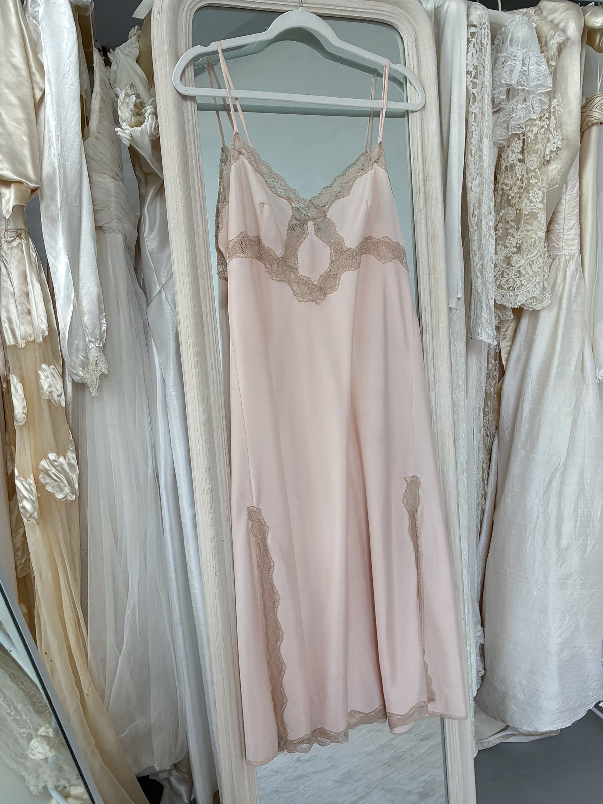 1970s Powder Pink Slip With Lace L