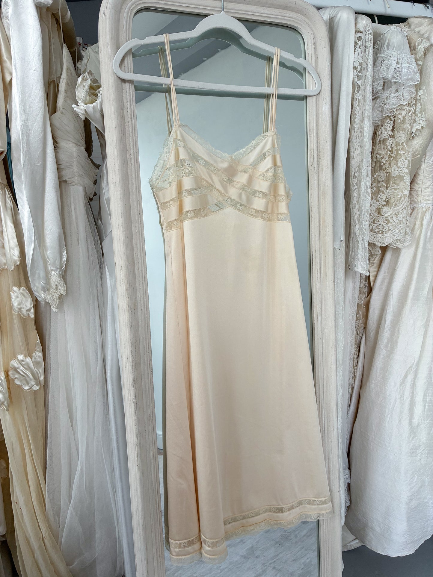 1940s Cream Slip With Floral Lace And Pleats M L