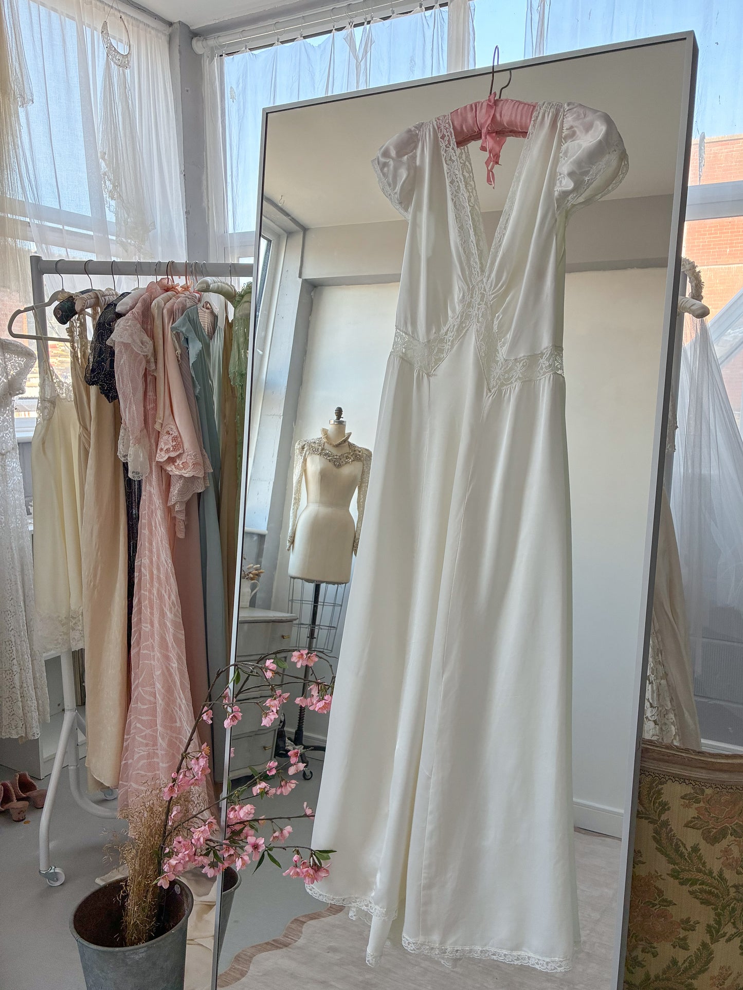 1940s Bridal Puff Sleeve Nightgown With Lace Trim S M