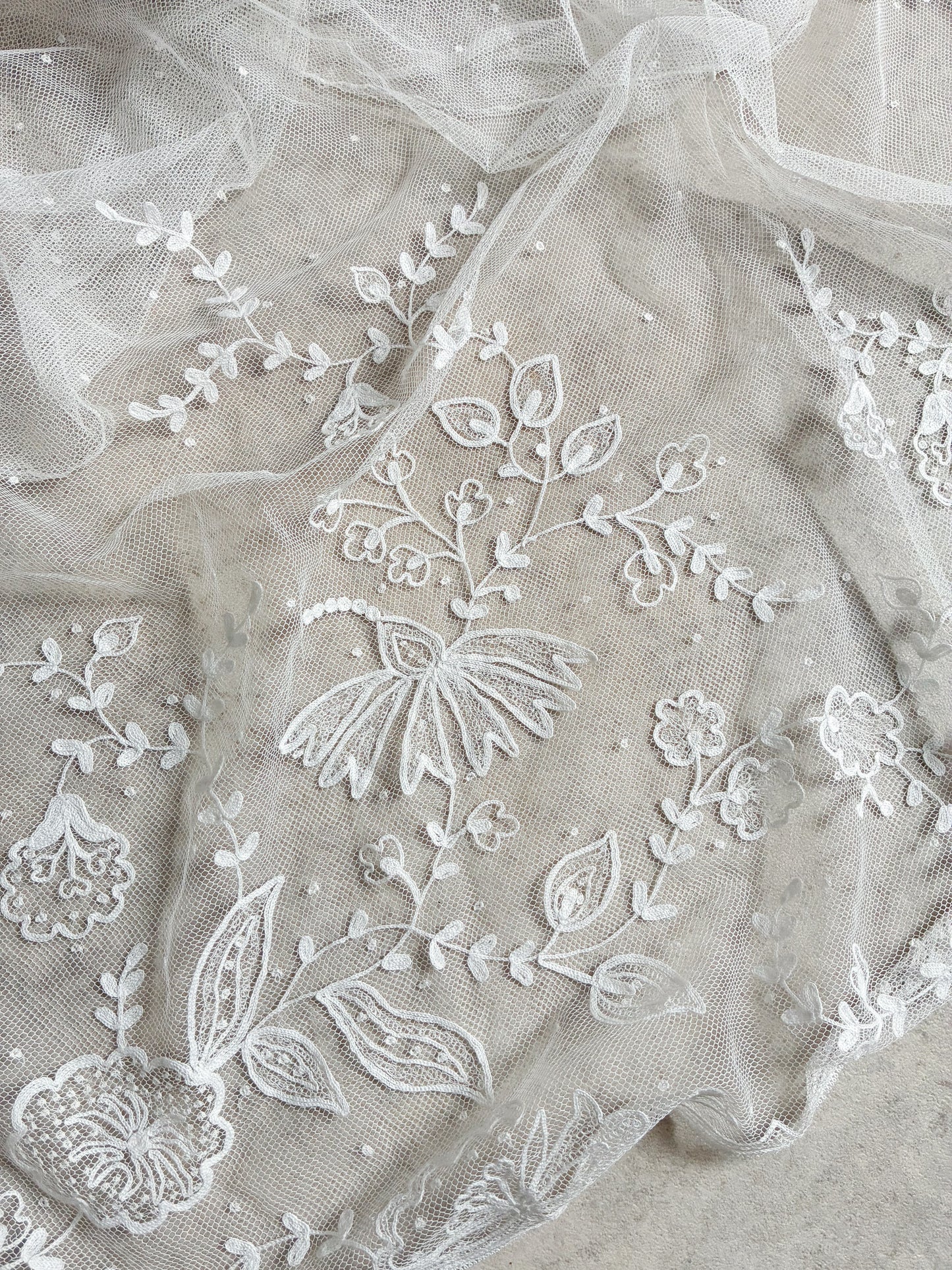 Antique Fingertip Veil In Spotted Floral Tambour Lace