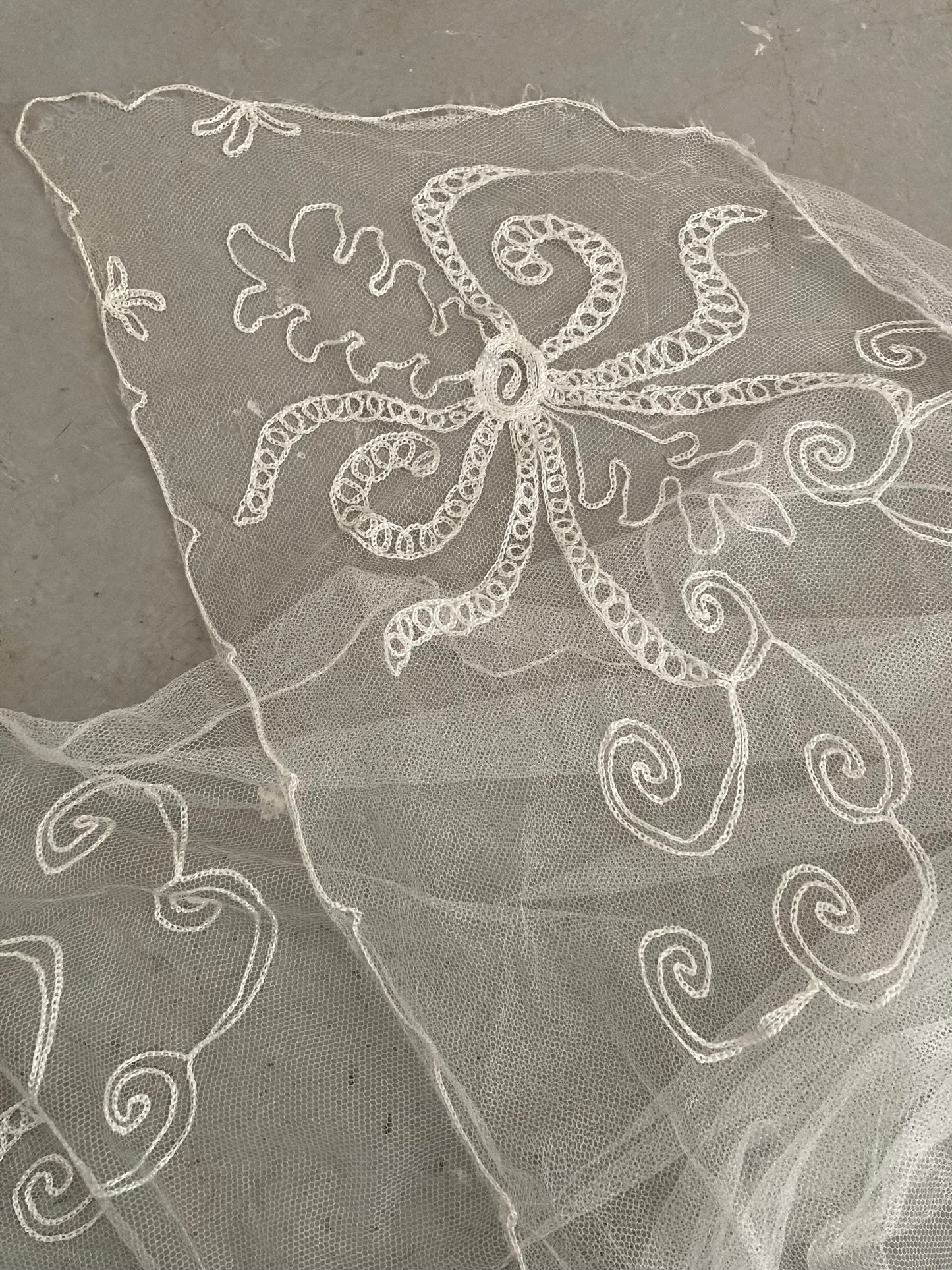 1940s Fine Tulle Veil with Bow Embroidery