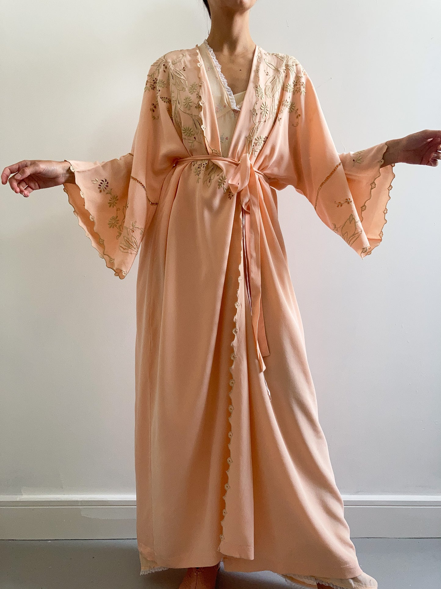 1930s Peach Silk Floral Embroidered Robe