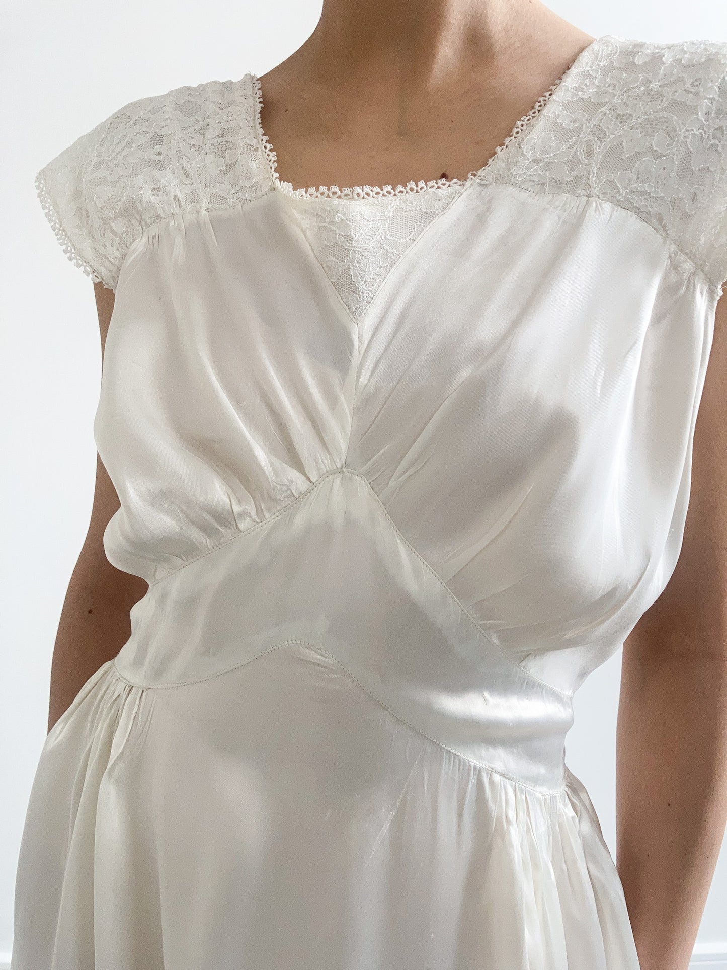 1940s Ivory Satin Bridal Peignoir Set