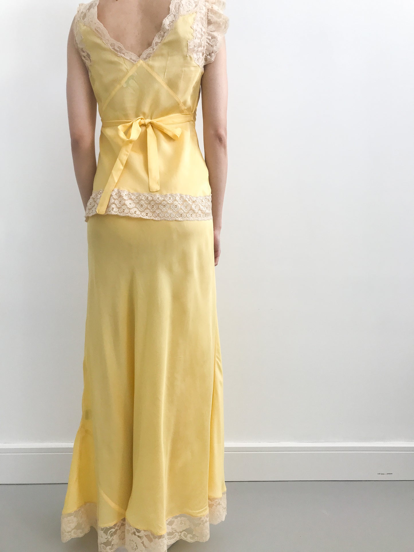 1930s Yellow Lace and Floral Detail Gown
