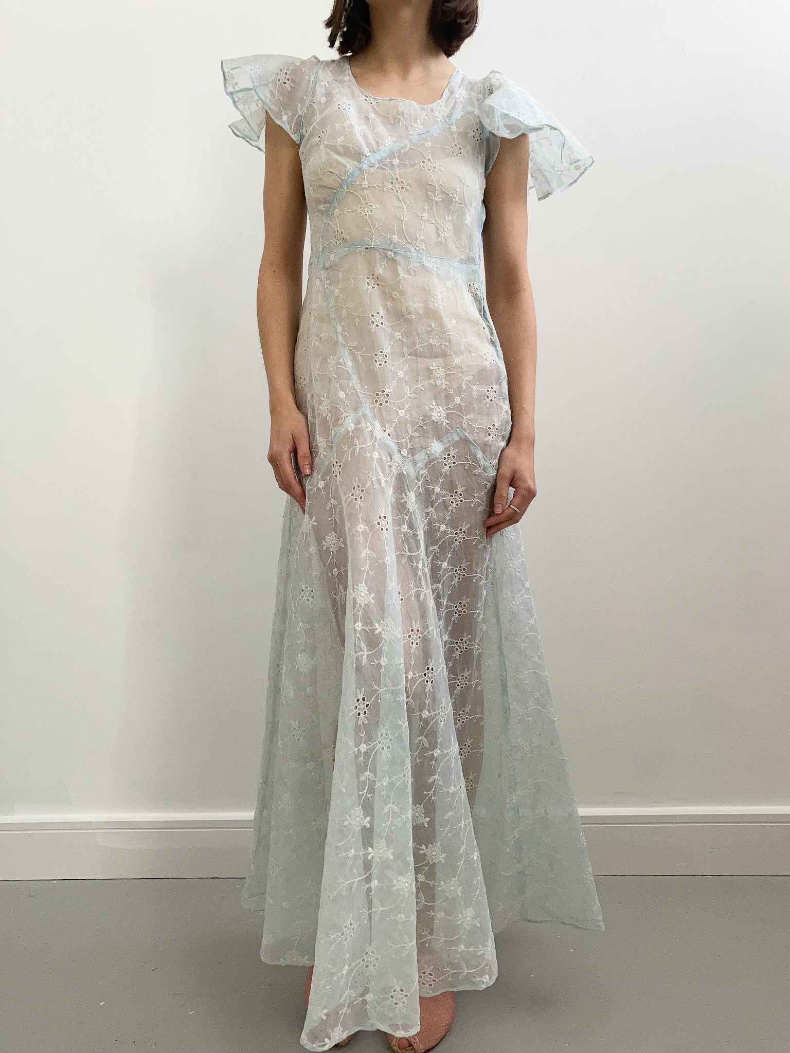 cotton organdy dress New in the archive. A 1950s embroidered cotton organdy dress, softly suspended between structure and lightness. Garments like this do not simply belong to the past, they continue to create atmosphere