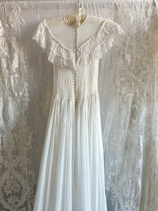 1940s Ivory Tulle Wedding Dress With Ruffle Neck And Cathedral Train