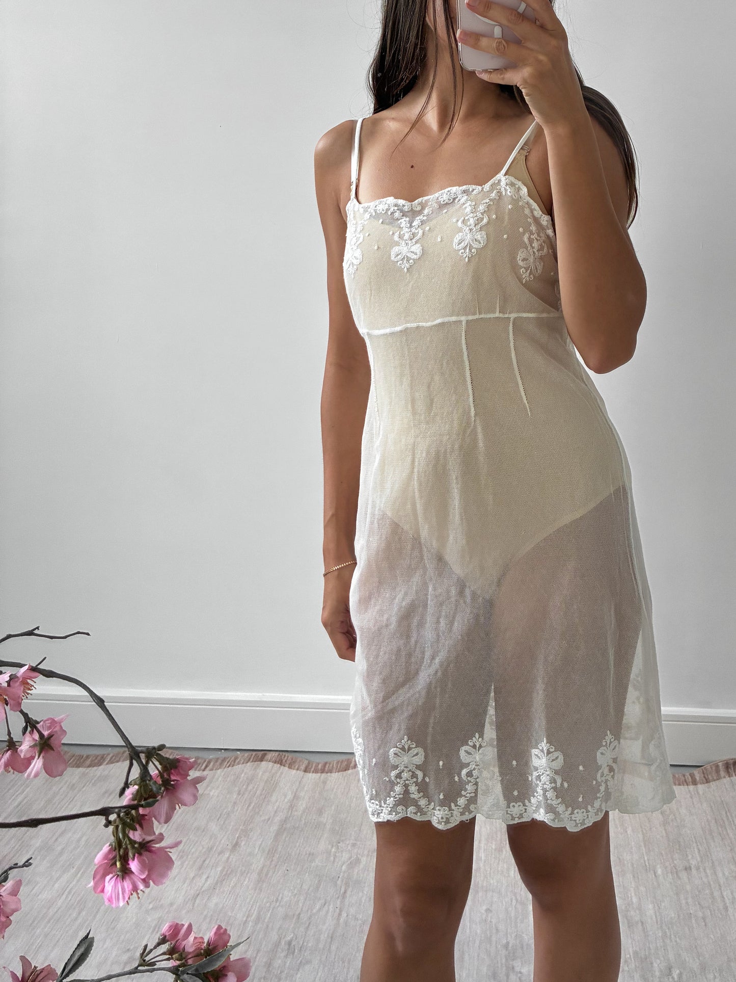 Antique Sheer Net Mini Slip With Bow Embroidery M