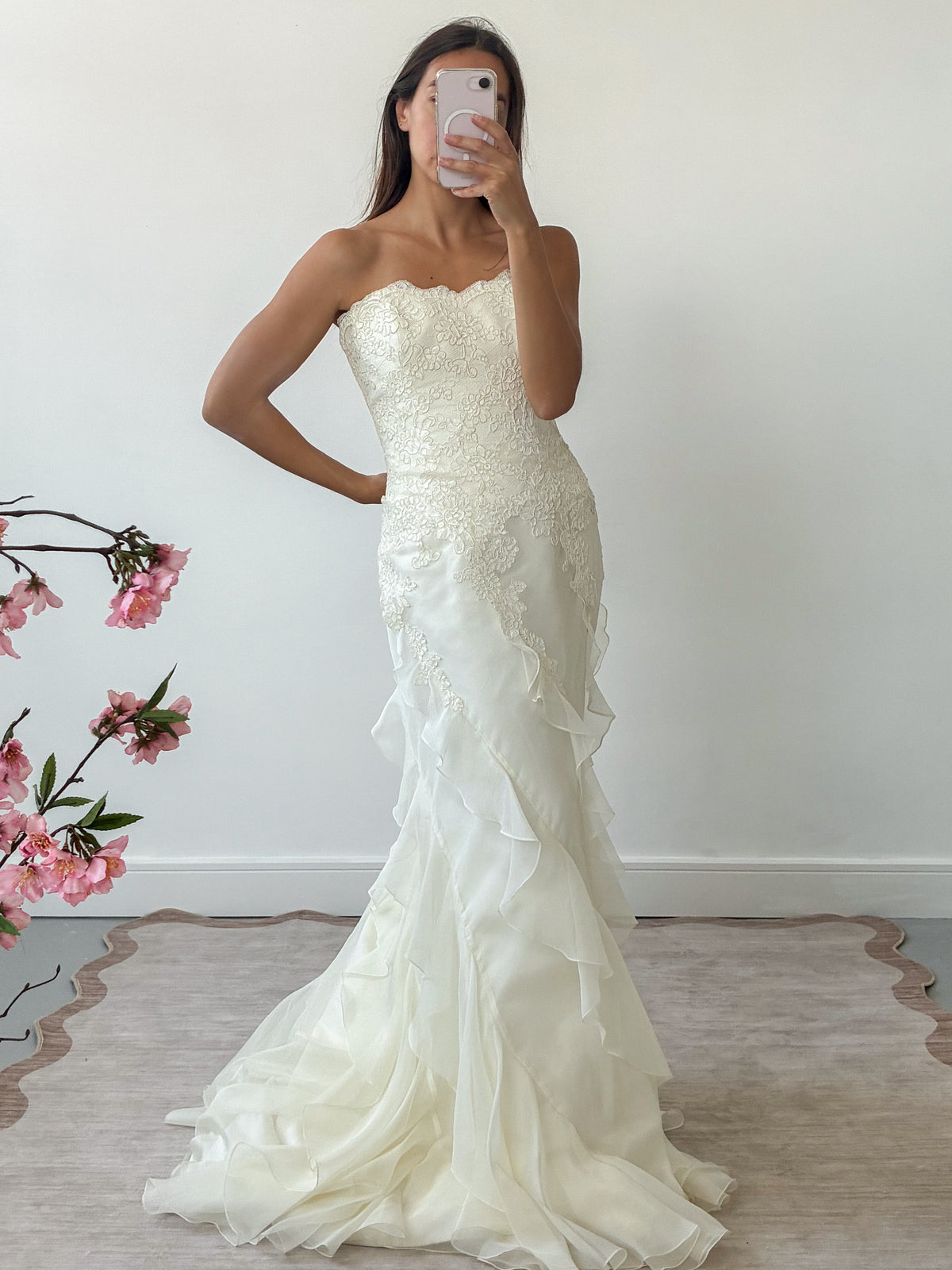 1990s Strapless Ivory Wedding Gown With Silk Lace Bodice & Ruffled Organza Skirt M