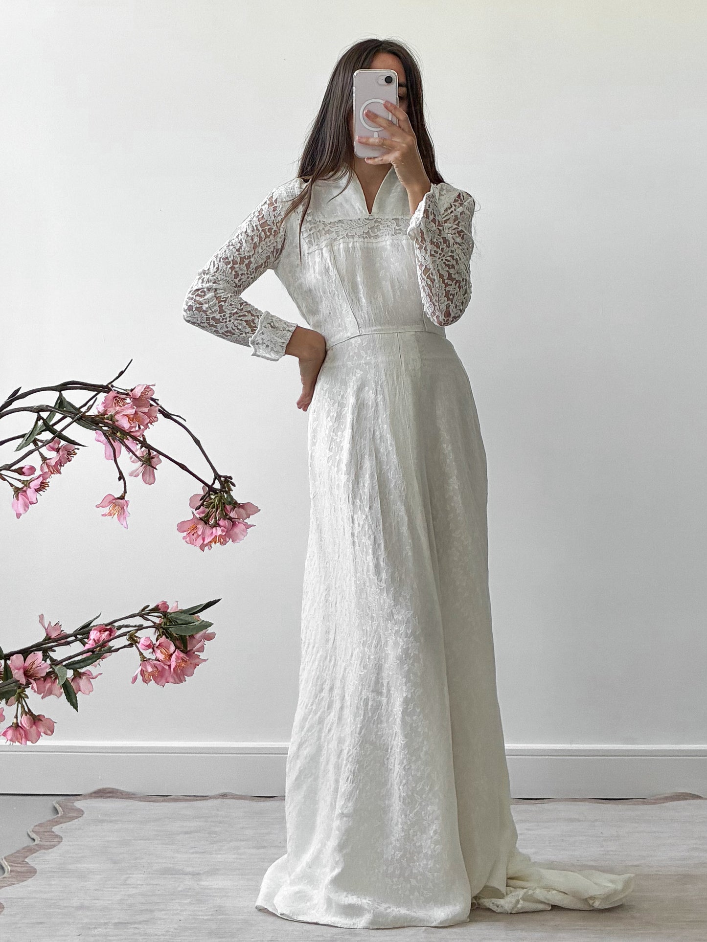 1940s Ivory Jacquard And Lace Dress With Puddle Train