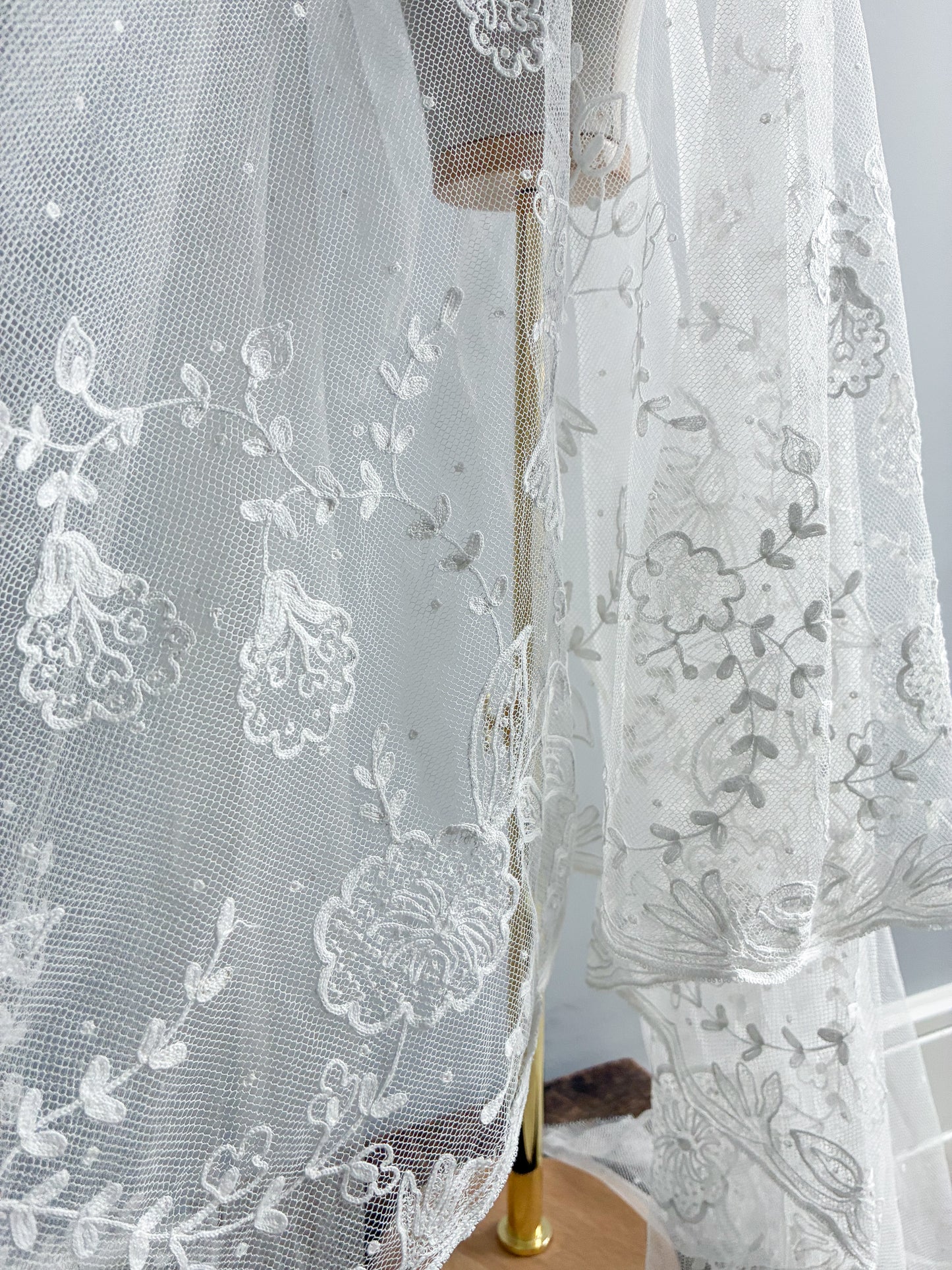 Antique Fingertip Veil In Spotted Floral Tambour Lace