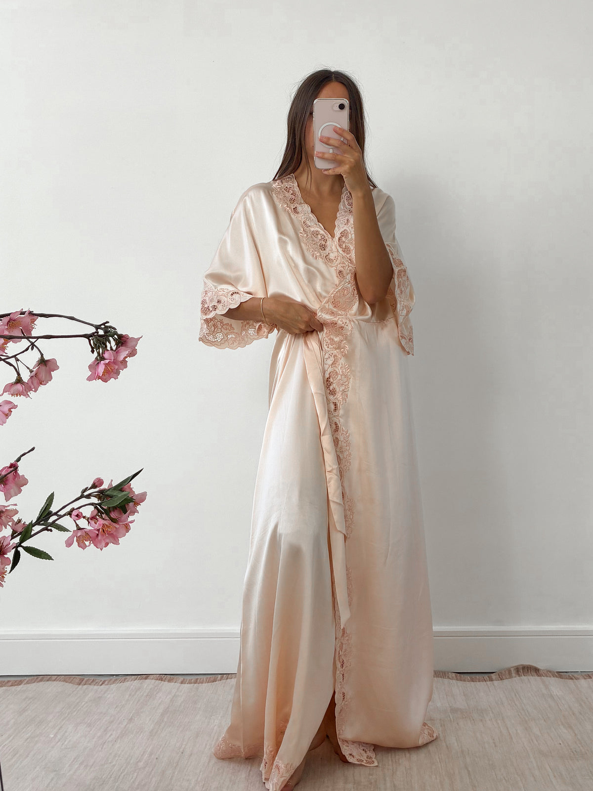 1970s Silk Peach Dressing Gown With Floral Embroidery M L