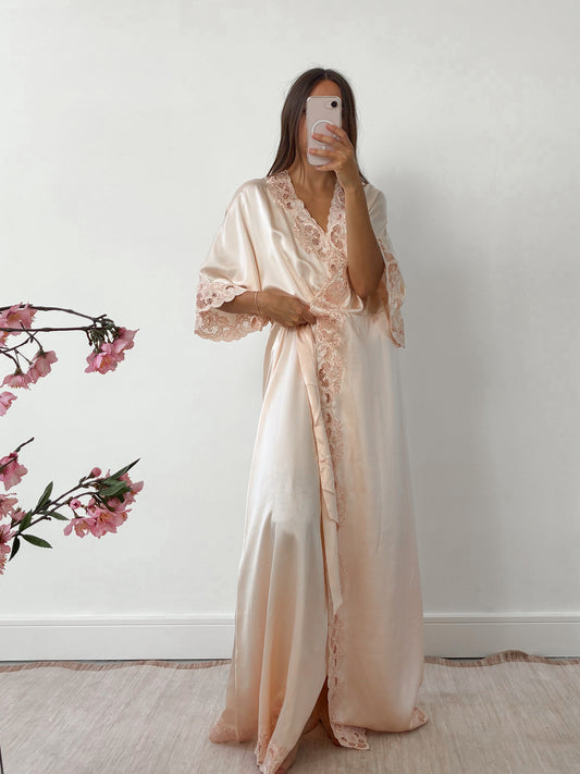 1970s Silk Peach Dressing Gown With Floral Embroidery M L