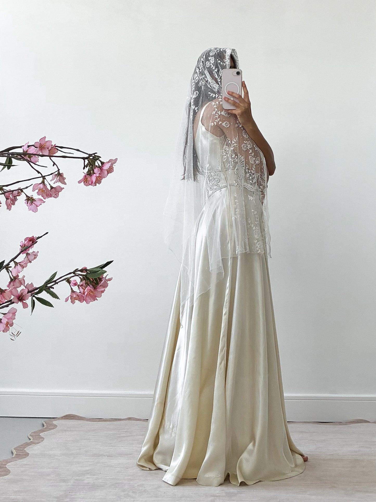 Antique Fingertip Veil In Spotted Floral Tambour Lace
