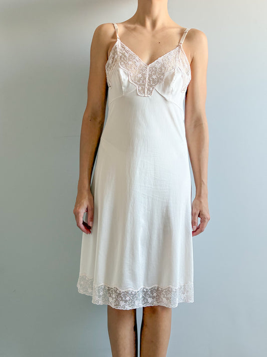 1970s Dusty Pink Midi Slip With Floral Lace Trims