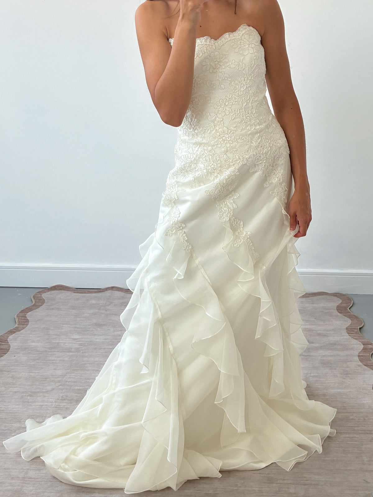 1990s Strapless Ivory Wedding Gown With Silk Lace Bodice & Ruffled Organza Skirt M