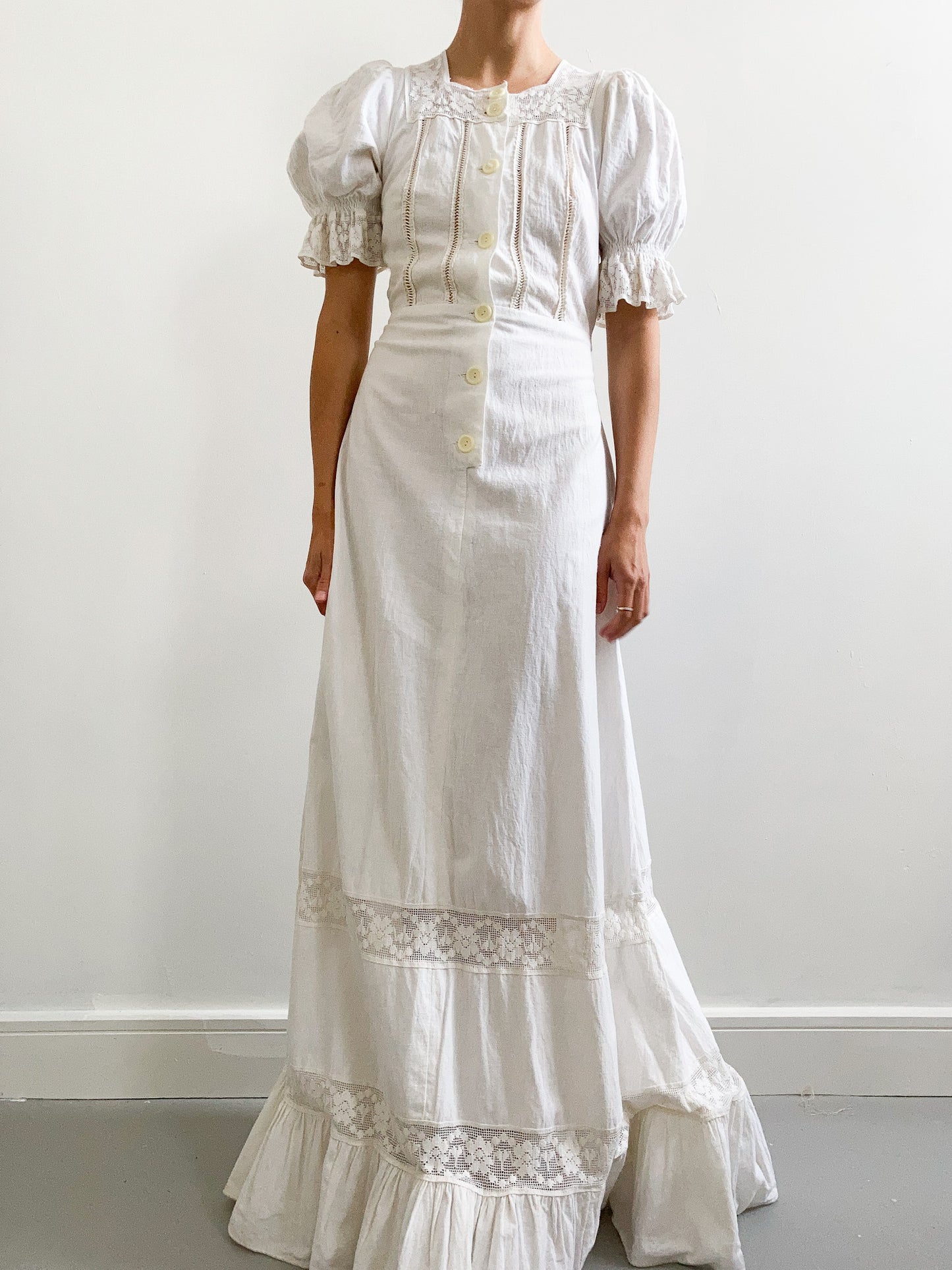 1970s White Cotton Prairie Dress with Lace and Puff Sleeves