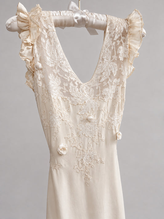 1930s Cream Silk Chiffon Slip With French Lace & Flower Detail M L