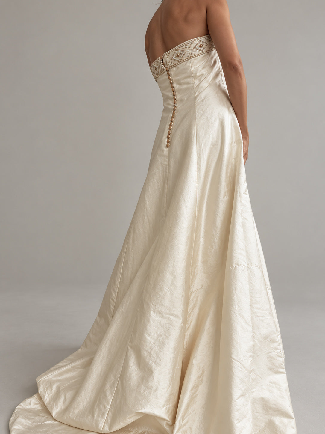 1990s Strapless Silk Boned Wedding Dress With Train And Convertible Beaded Trim M