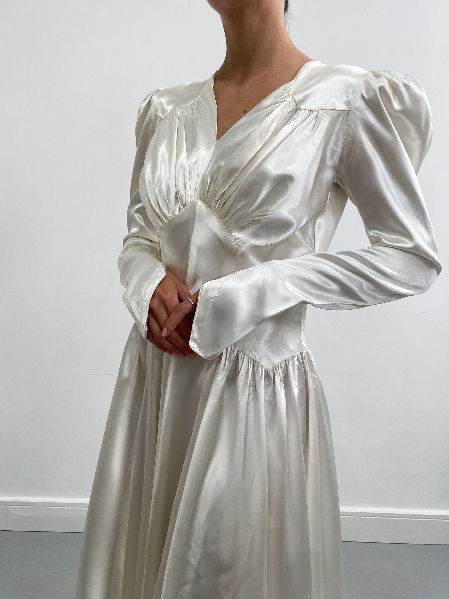 1940s Sweetheart Puff Sleeve Satin Wedding Gown with Train