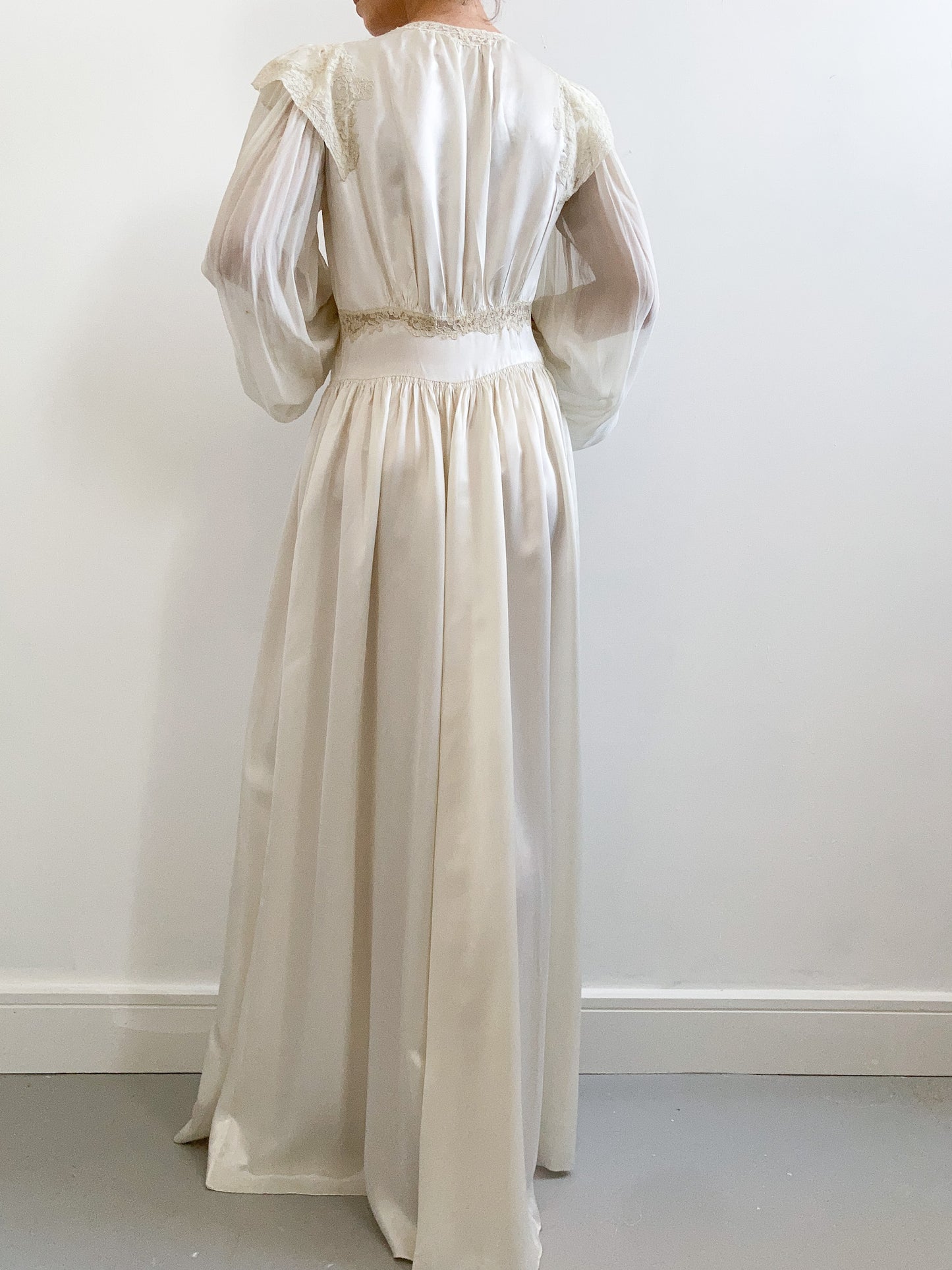 1930s Ivory Robe with Puff Sleeves and Alencon Lace