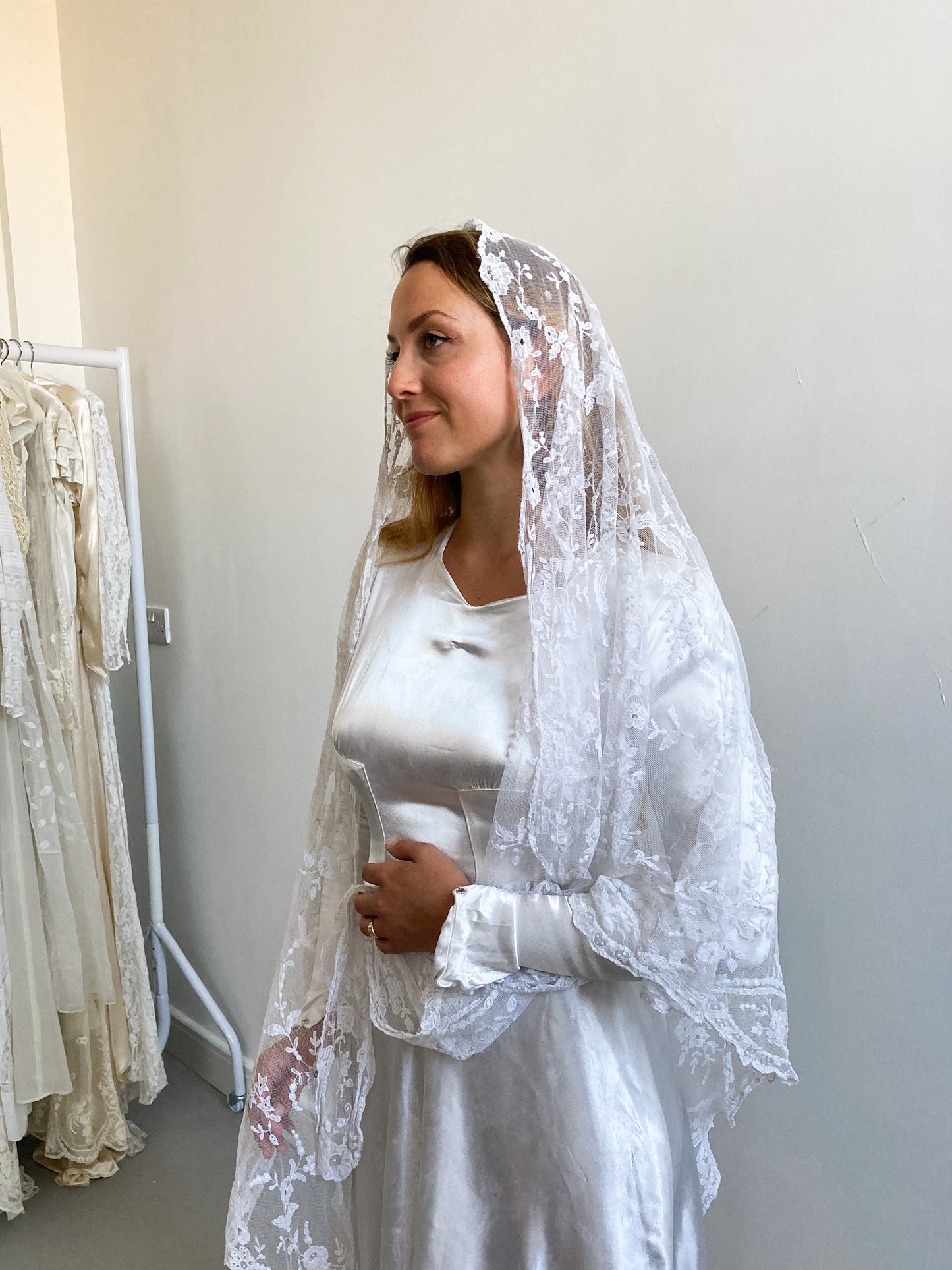 Antique Traingular Lace Veil with Flowerhead Embroidery & Scalloped Edging