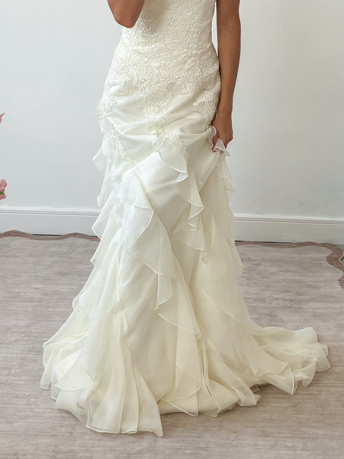 1990s Strapless Ivory Wedding Gown With Silk Lace Bodice & Ruffled Organza Skirt M
