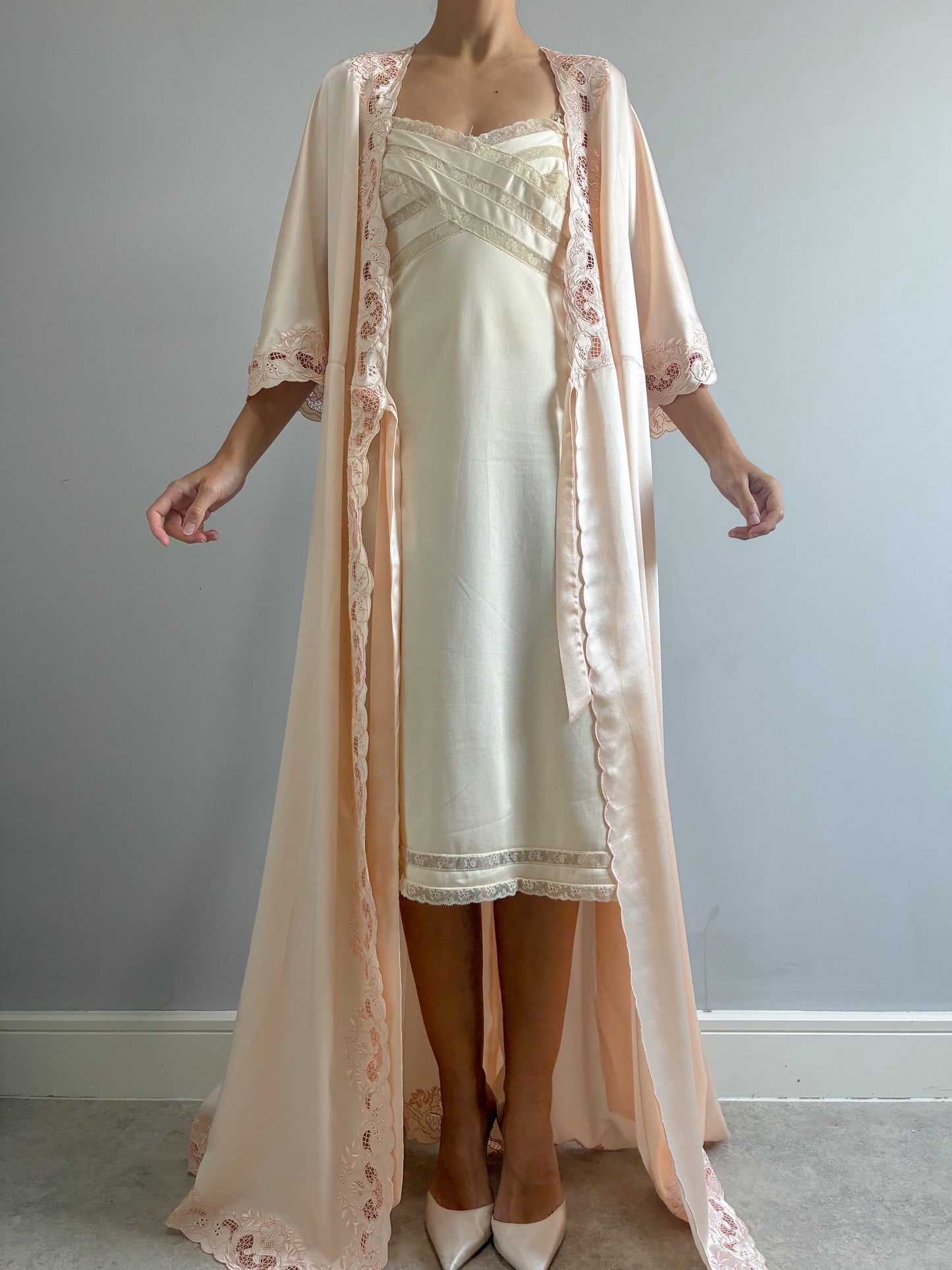 1970s Silk Peach Dressing Gown With Floral Embroidery