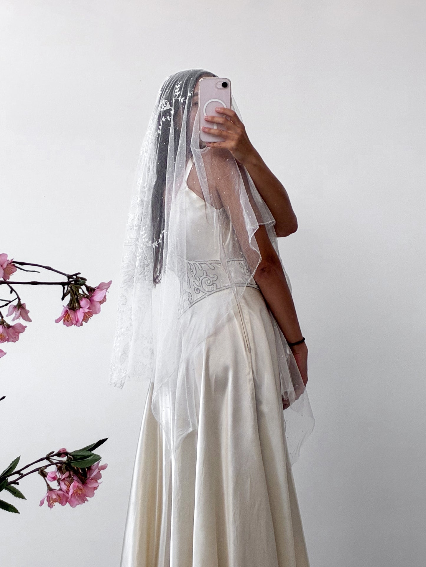 Antique Fingertip Veil In Spotted Floral Tambour Lace