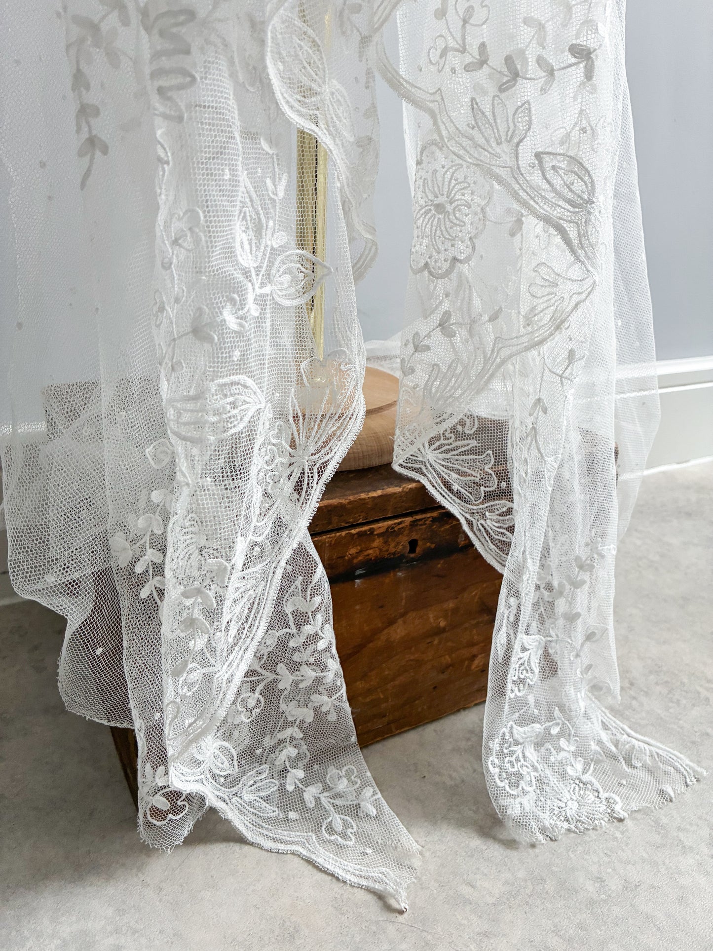 Antique Fingertip Veil In Spotted Floral Tambour Lace