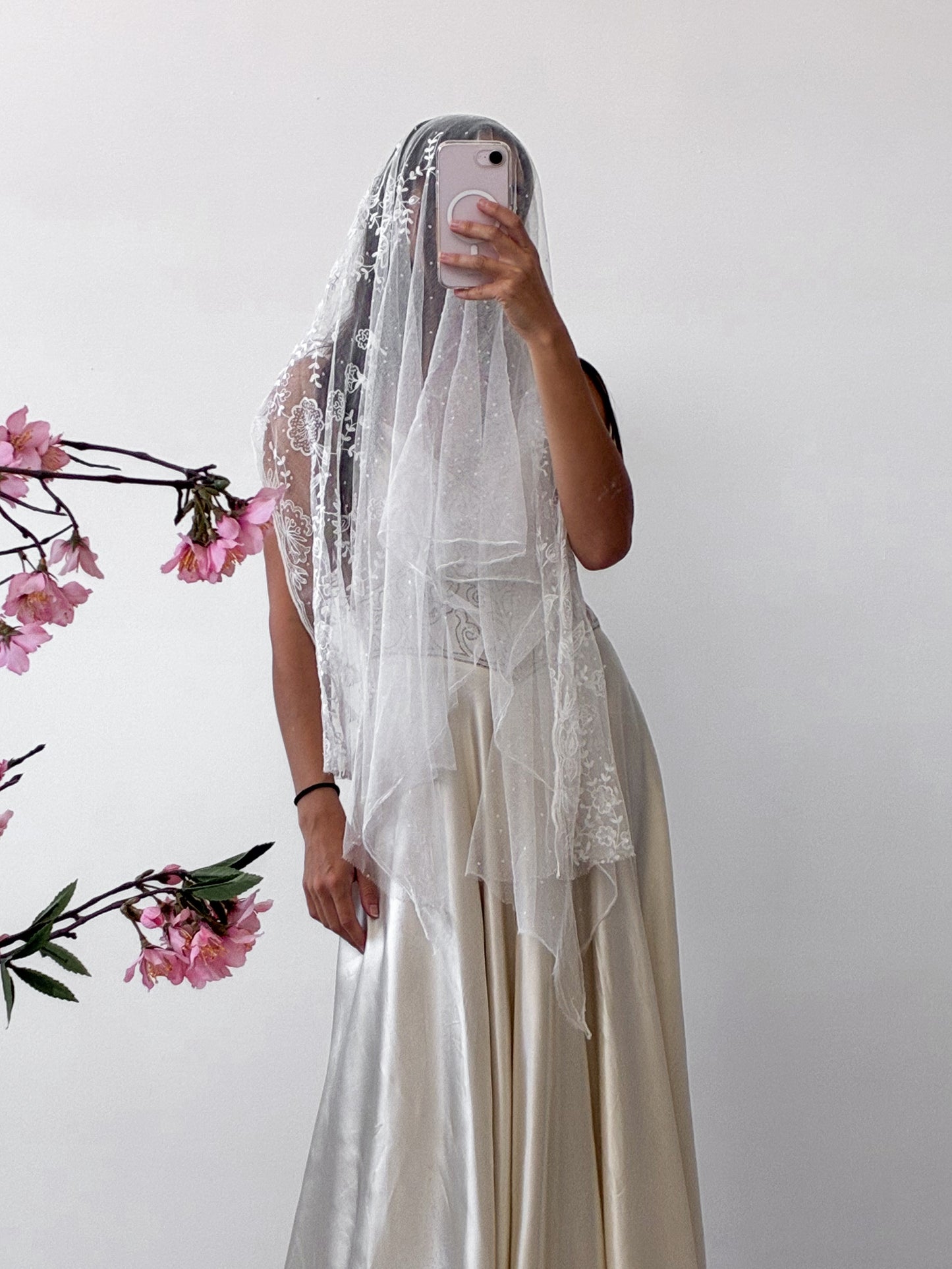 Antique Fingertip Veil In Spotted Floral Tambour Lace