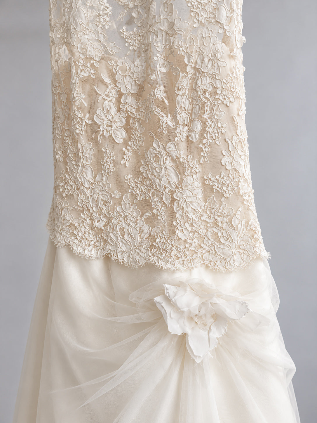 Vintage Designer Ritva Westenius Silk & Lace Wedding Dress With Two-Tier Veil S M