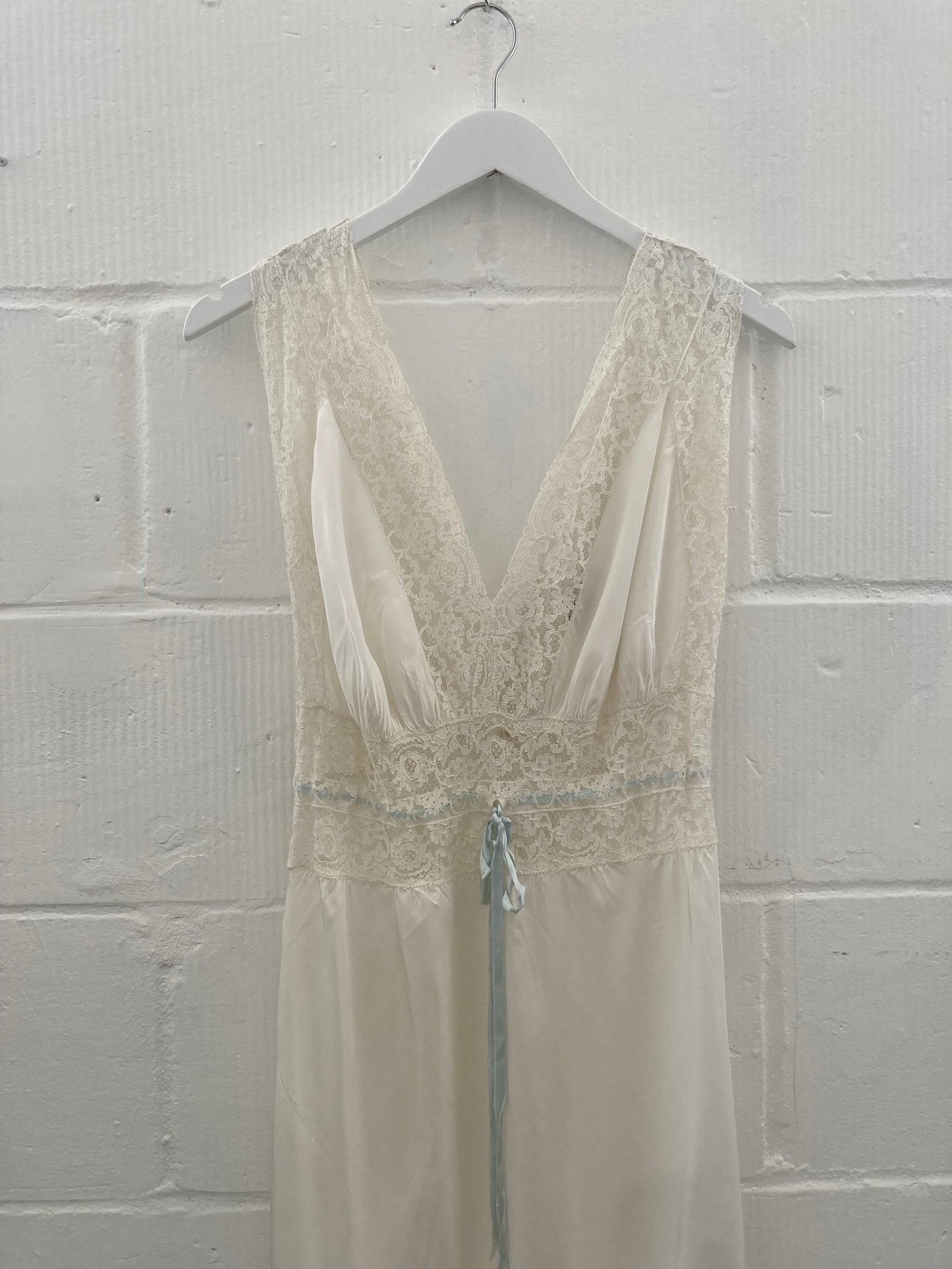 1940s White Slip Gown with Floral Trim & Blue Ribbon M/L