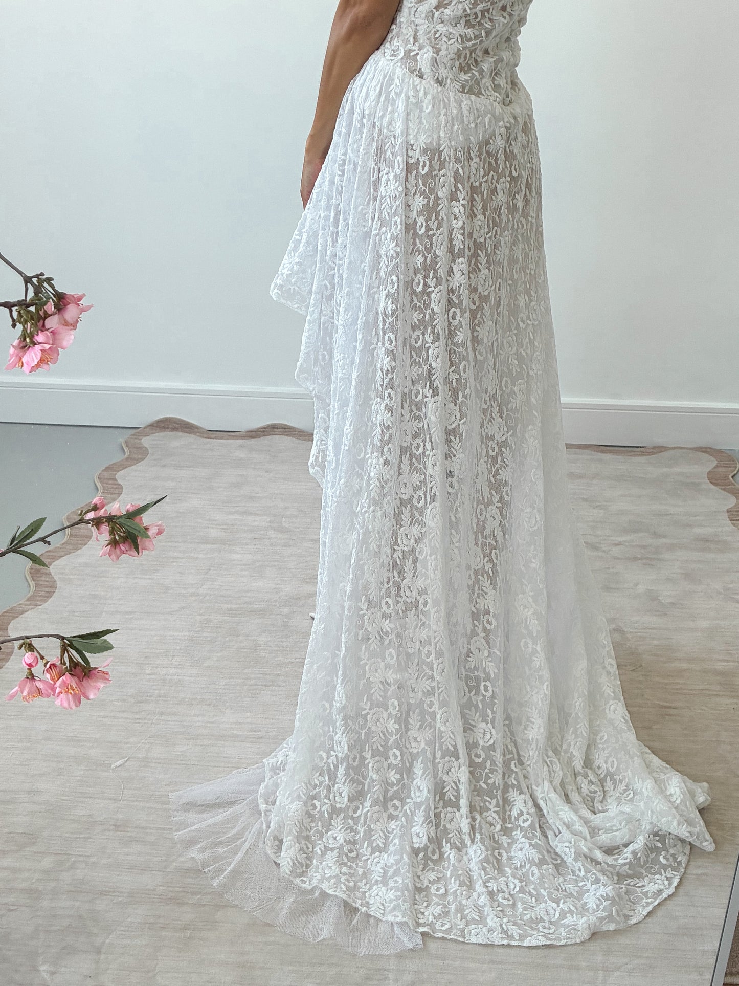 1940s High-Low Floral Lace Dress With Asymmetric Train