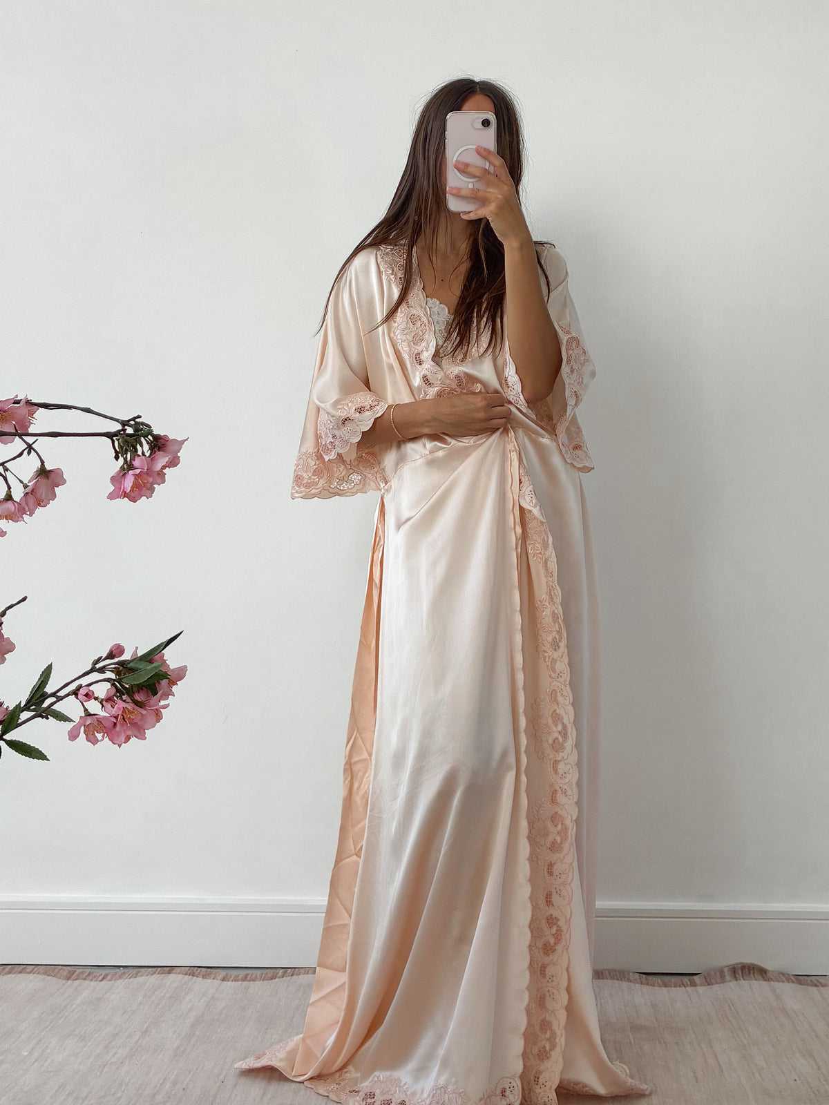 1970s Silk Peach Dressing Gown With Floral Embroidery M L