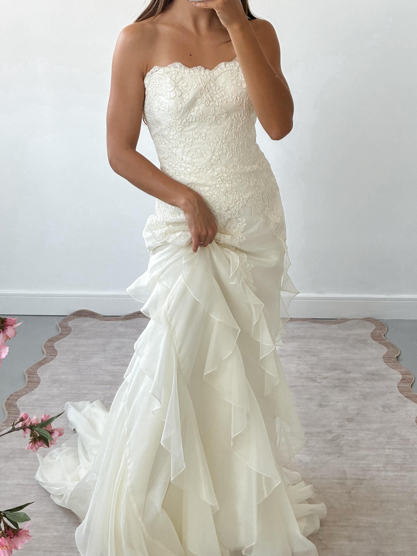 1990s Strapless Ivory Wedding Gown With Silk Lace Bodice & Ruffled Organza Skirt S M