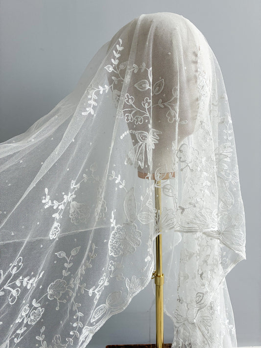 Antique Fingertip Veil In Spotted Floral Tambour Lace